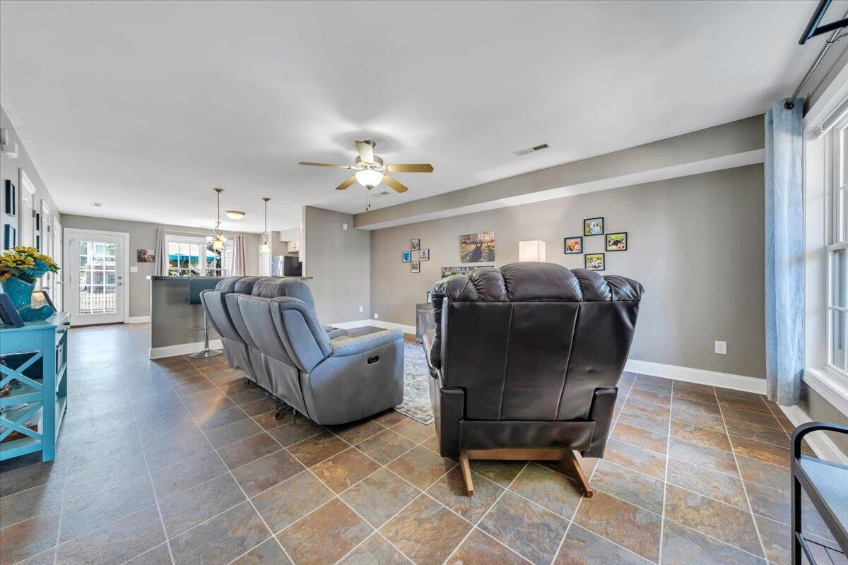 1086 Haymore DR - Photo 3