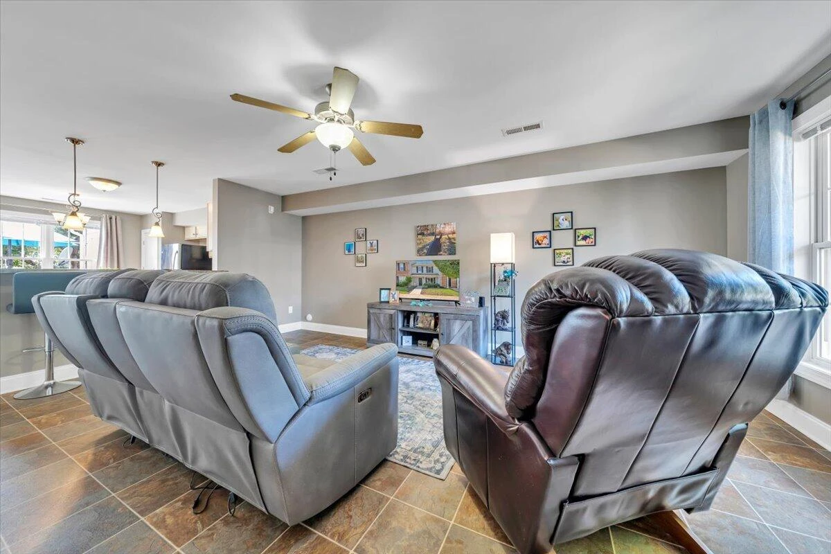 1086 Haymore DR - Photo 4