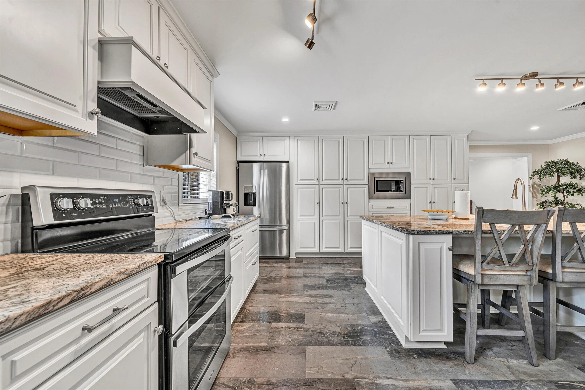 763 OAKWOOD DR SW - Photo 14