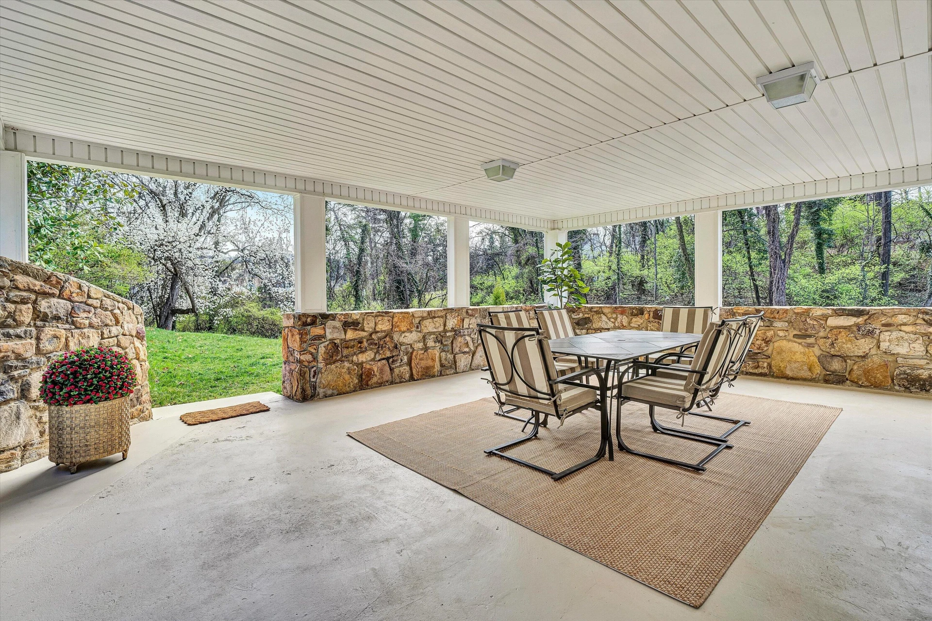 763 OAKWOOD DR SW - Photo 2
