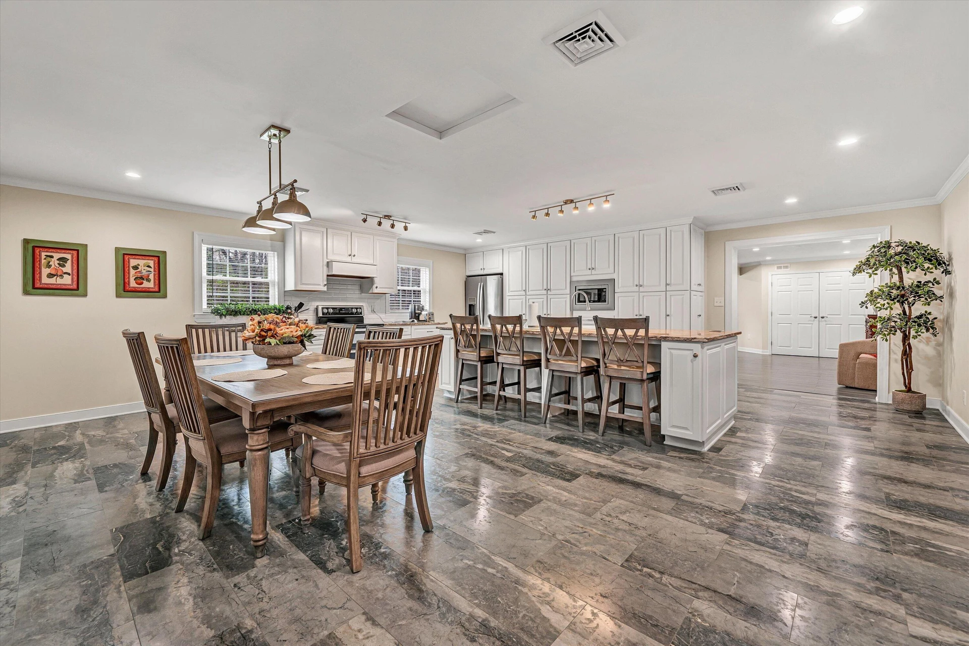 763 OAKWOOD DR SW - Photo 6