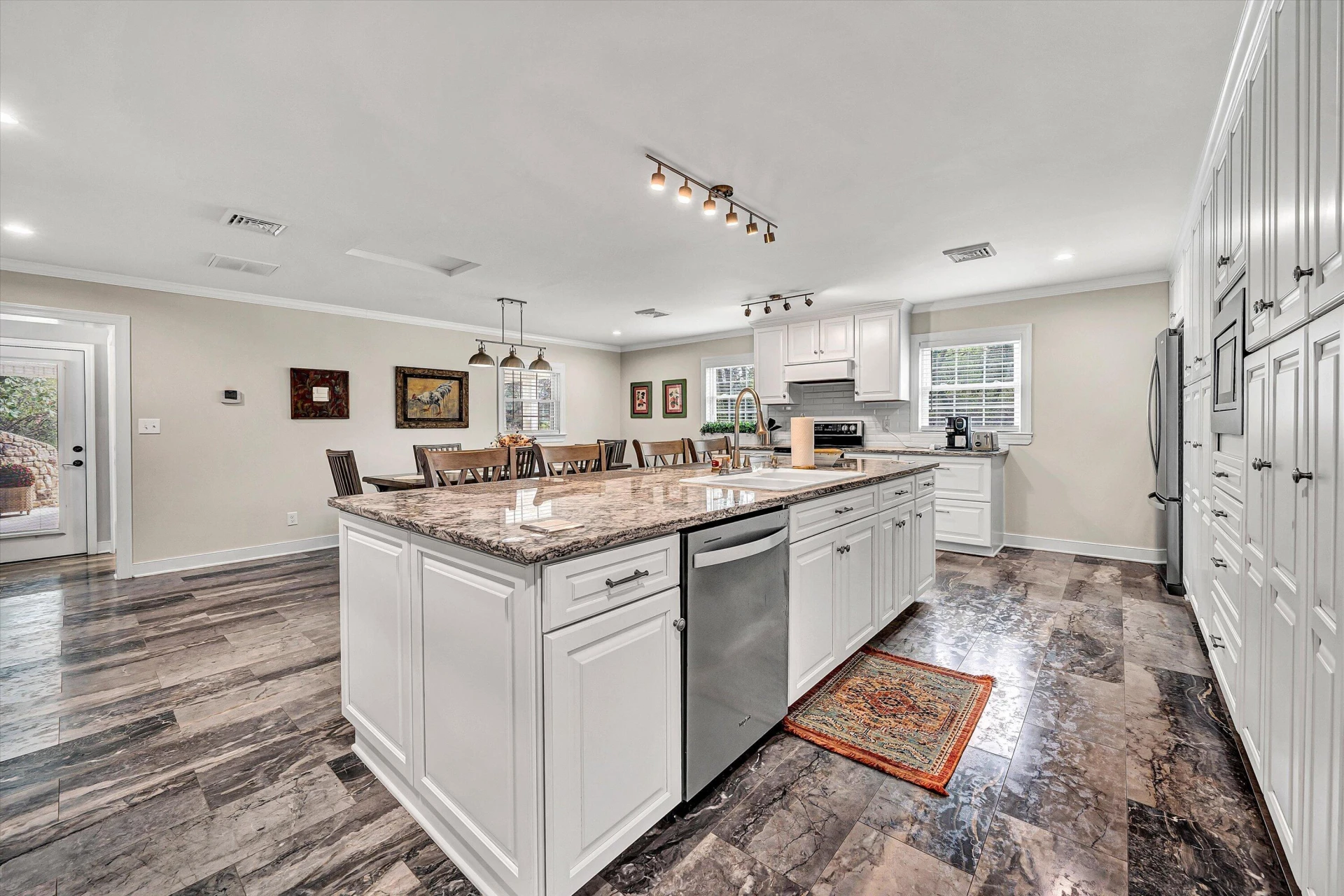 763 OAKWOOD DR SW - Photo 5
