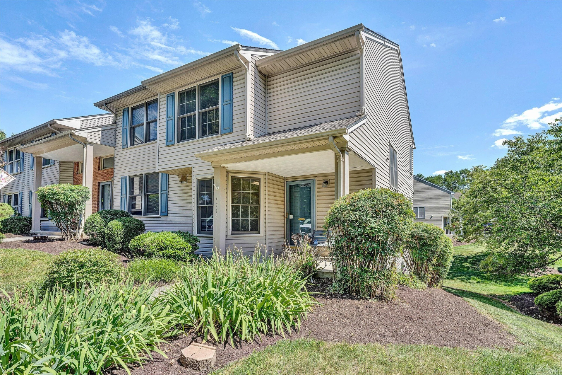 4715 Oakcliff DR - Photo 2