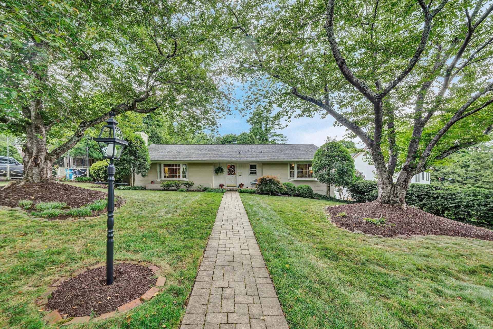 2601 Cornwallis AVE SE - Photo 3