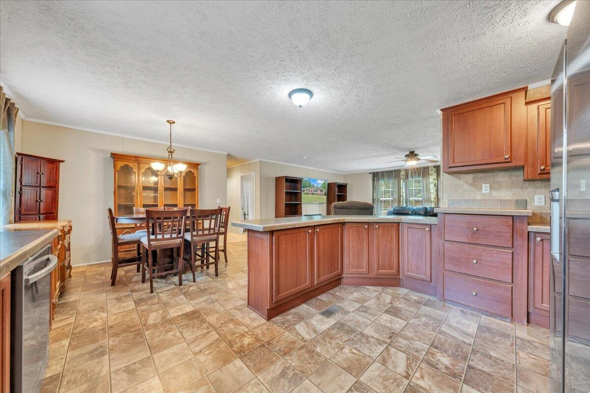2744 Rutrough RD SE - Photo 10
