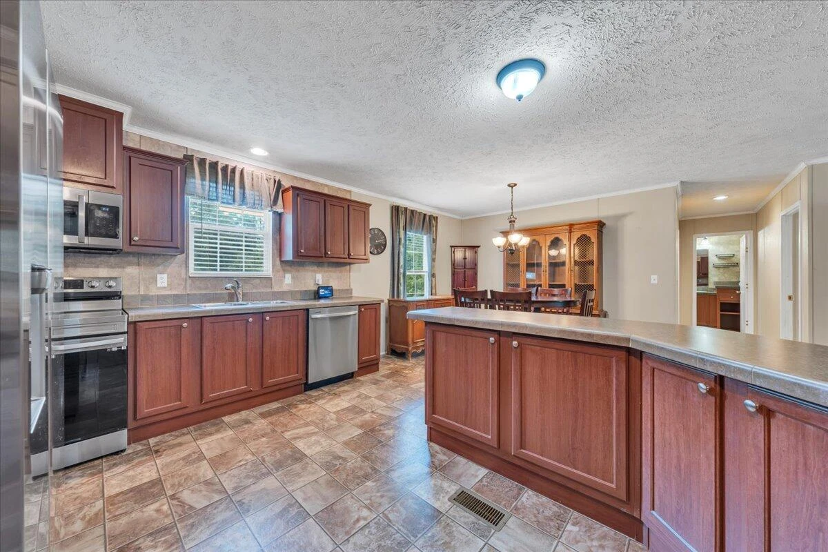 2744 Rutrough RD SE - Photo 11