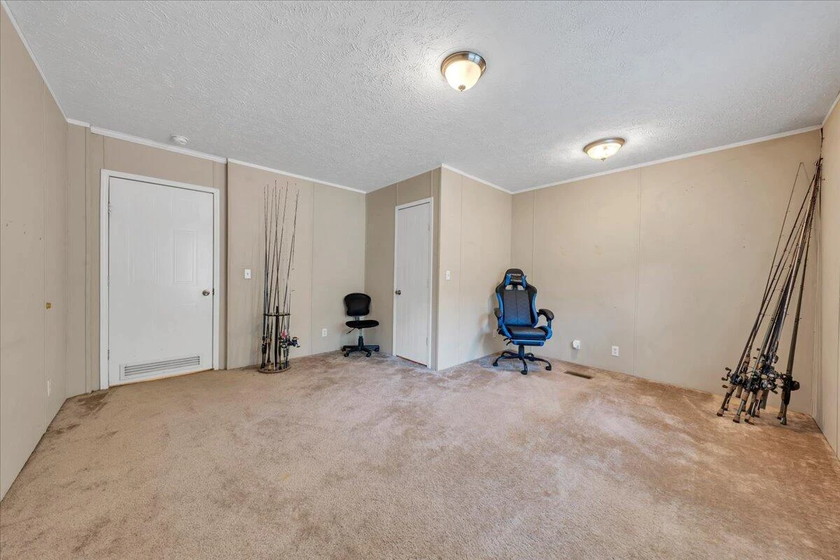 2744 Rutrough RD SE - Photo 16