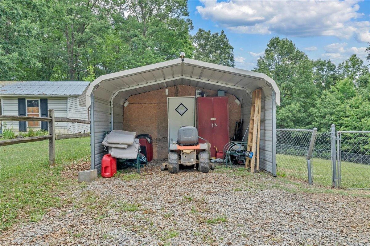 2744 Rutrough RD SE - Photo 24
