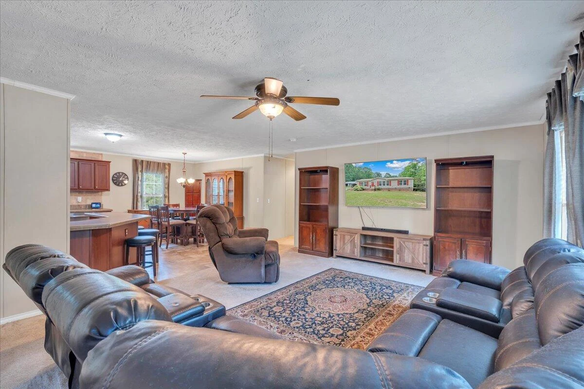 2744 Rutrough RD SE - Photo 3