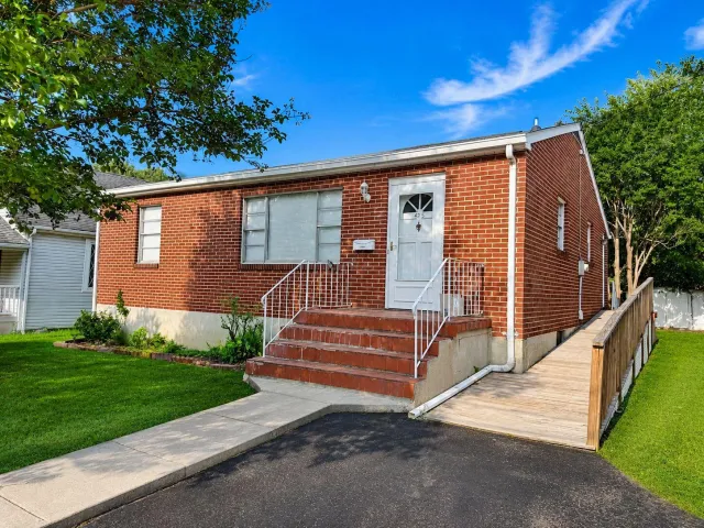 425 Goodwin AVE