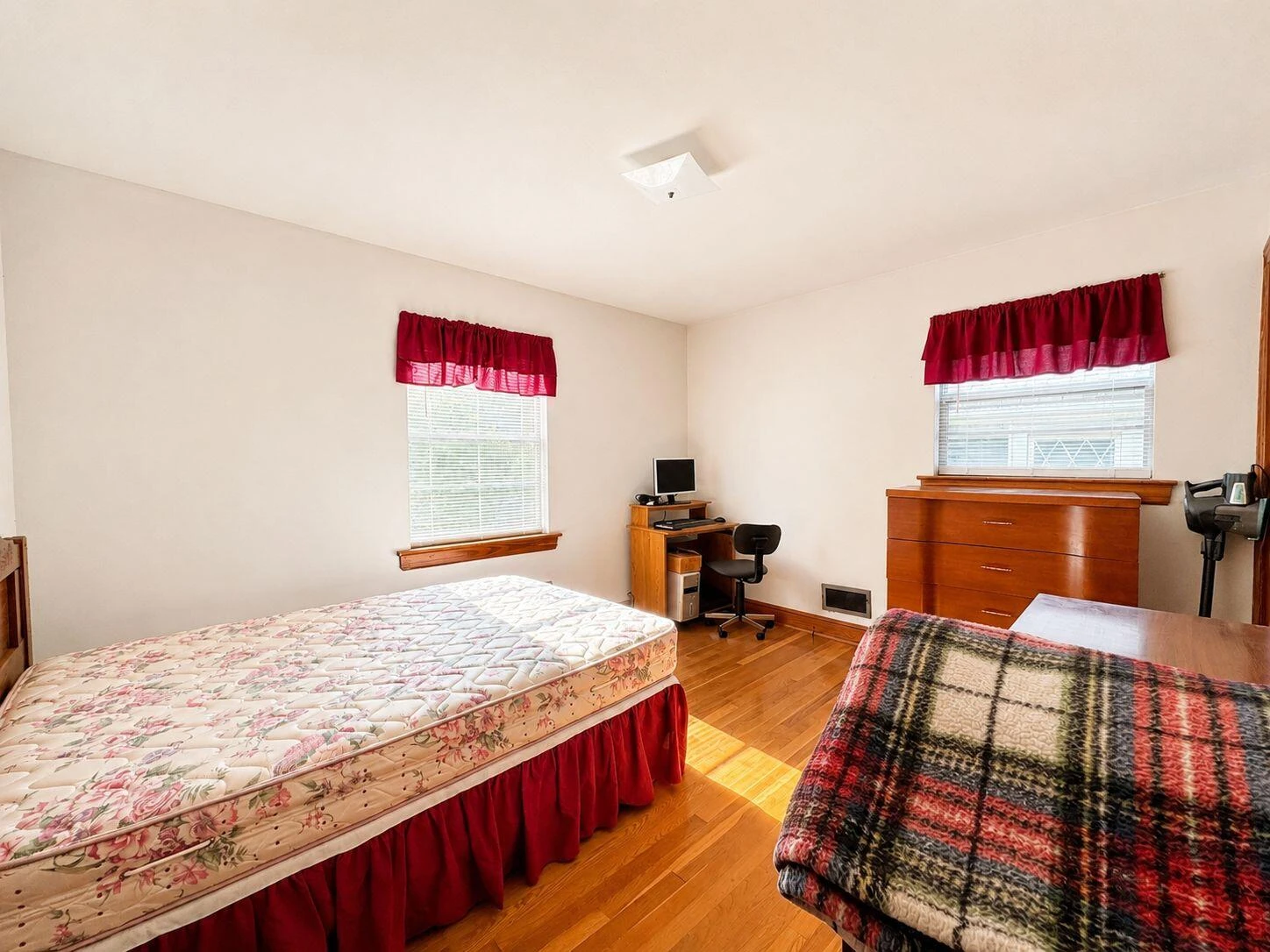 425 Goodwin AVE - Photo 18