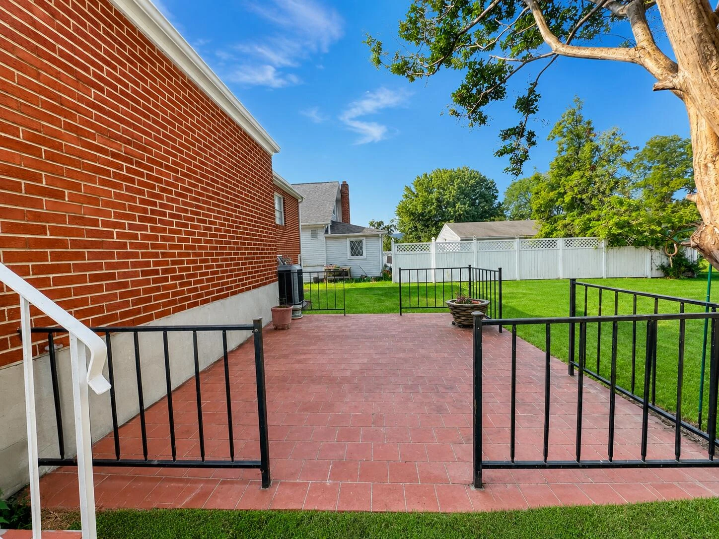 425 Goodwin AVE - Photo 32