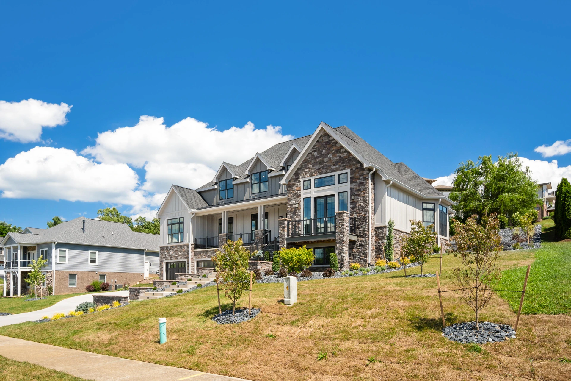 610 Kelly LN - Photo 2
