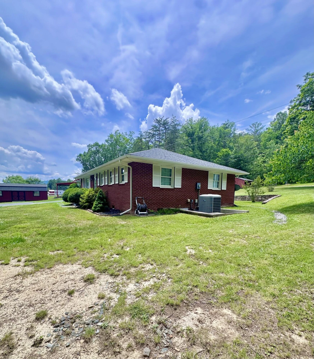 4926 Johnson Creek RD - Photo 4