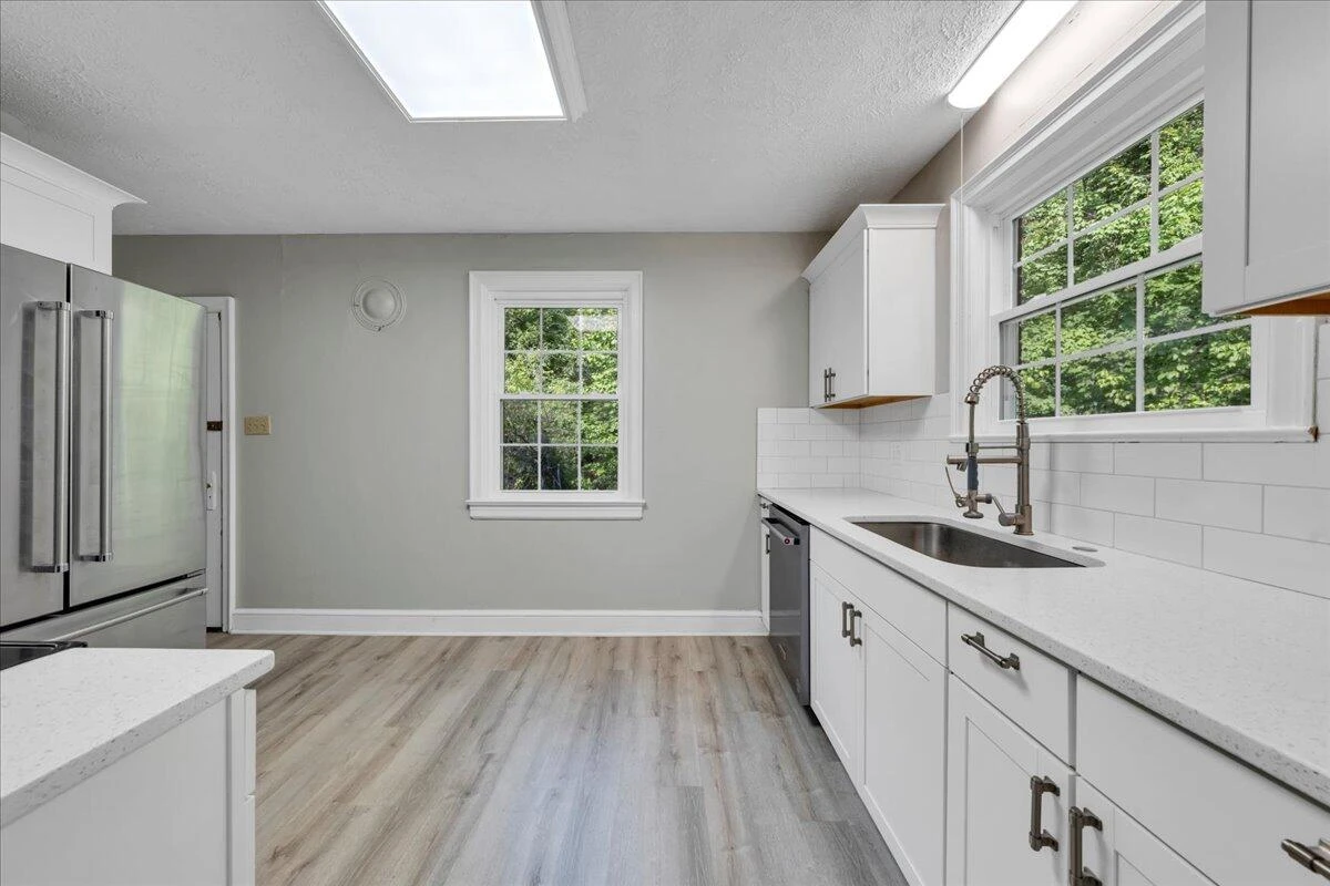 1556 Brandon AVE - Photo 10