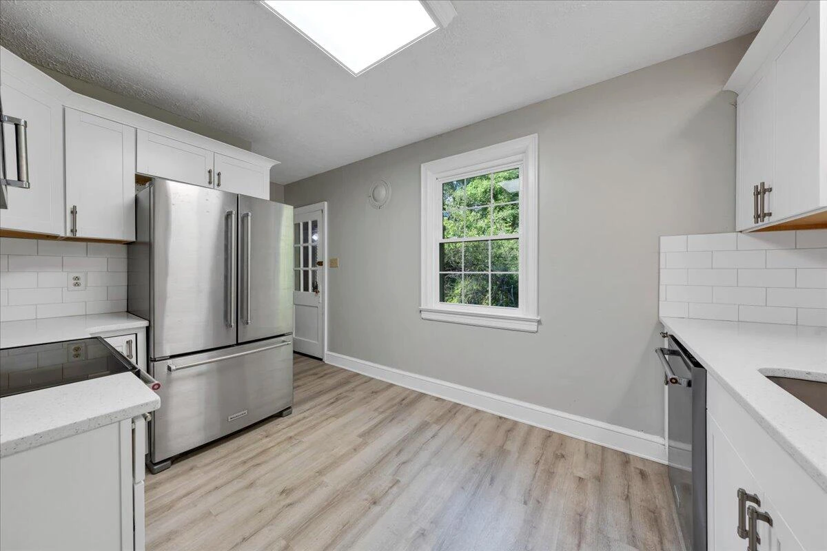 1556 Brandon AVE - Photo 11
