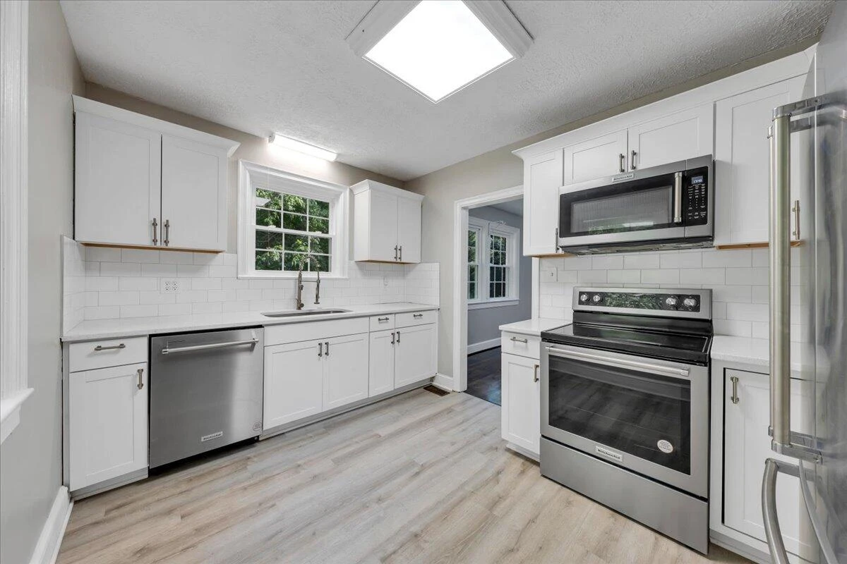 1556 Brandon AVE - Photo 12