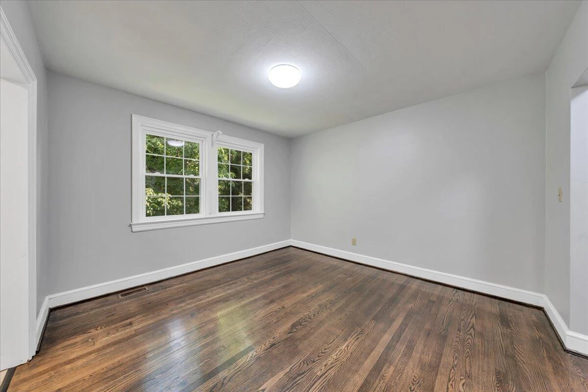 1556 Brandon AVE - Photo 14