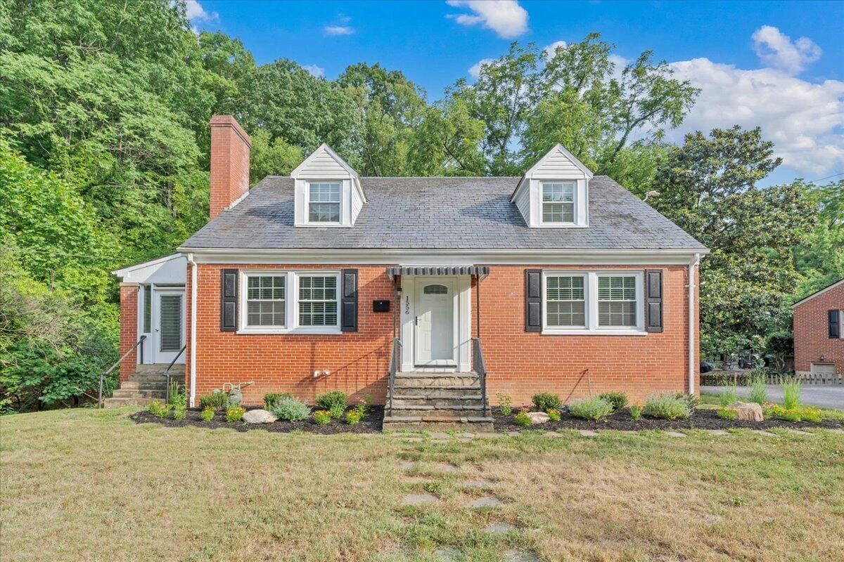 1556 Brandon AVE - Photo 2