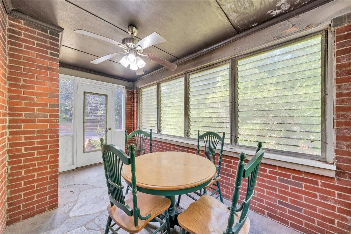 1556 Brandon AVE - Photo 20