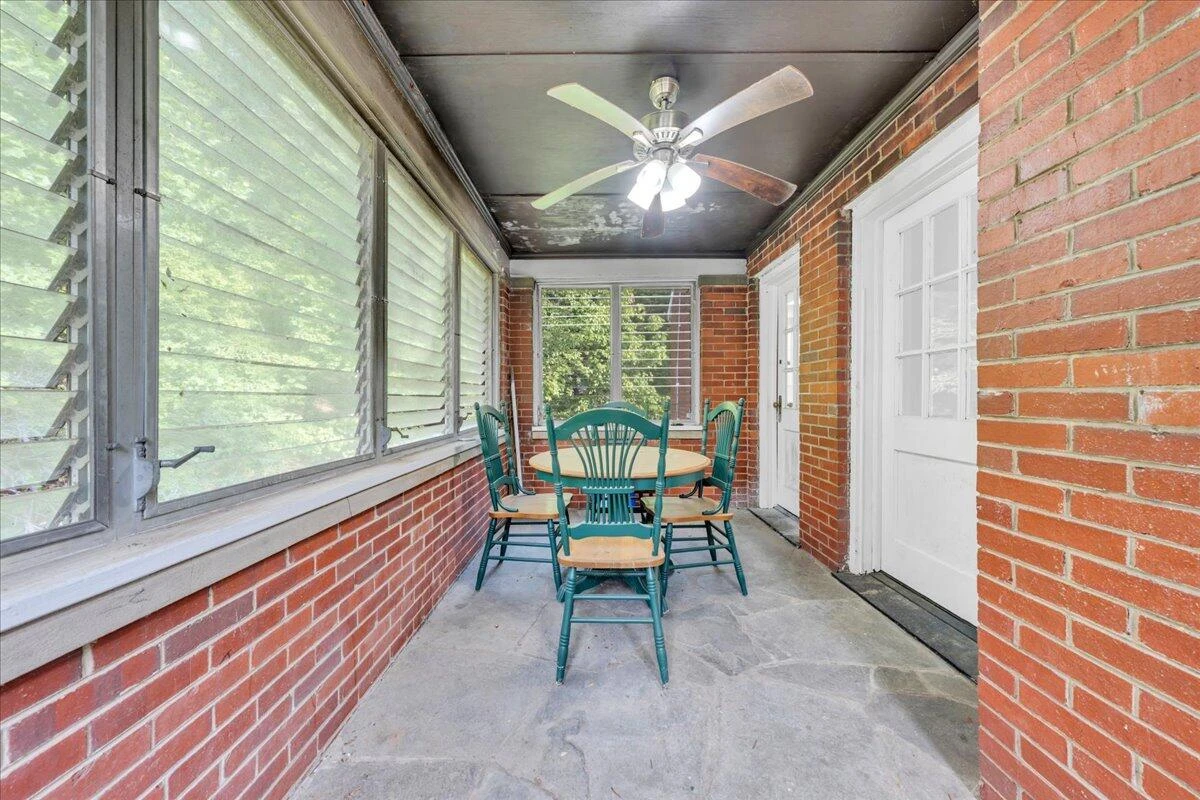 1556 Brandon AVE - Photo 22