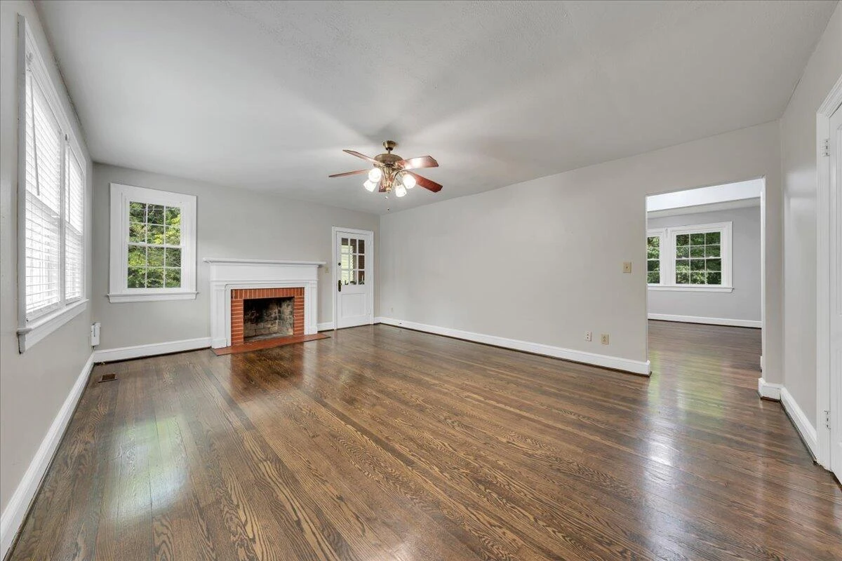 1556 Brandon AVE - Photo 3