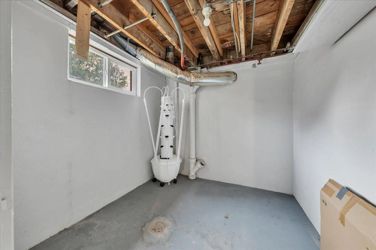 1556 Brandon AVE - Photo 32