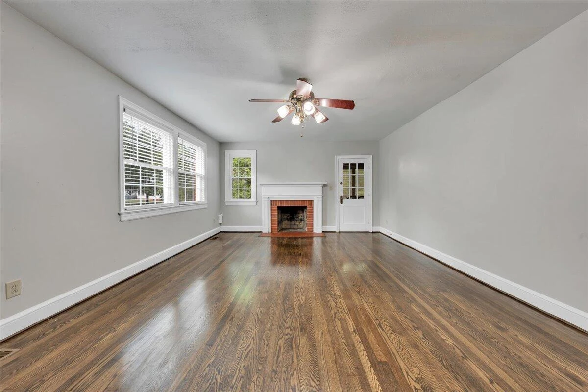 1556 Brandon AVE - Photo 4