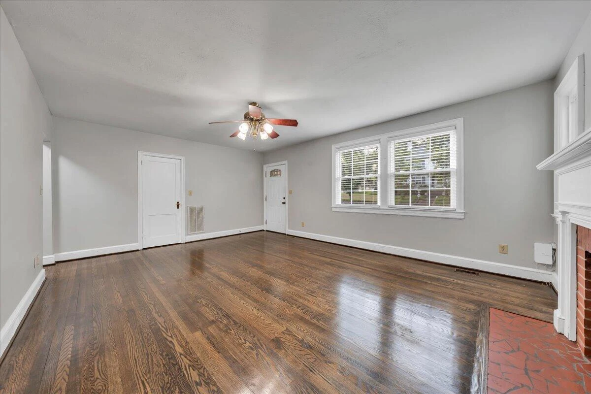 1556 Brandon AVE - Photo 6