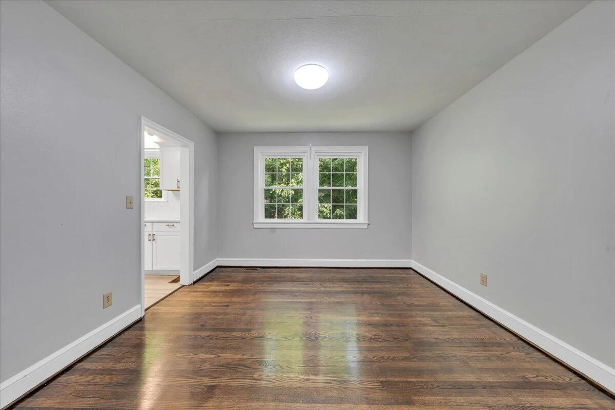 1556 Brandon AVE - Photo 8