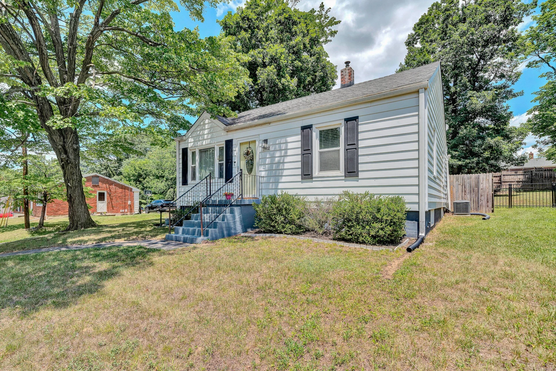 3402 Westmoreland DR - Photo 4