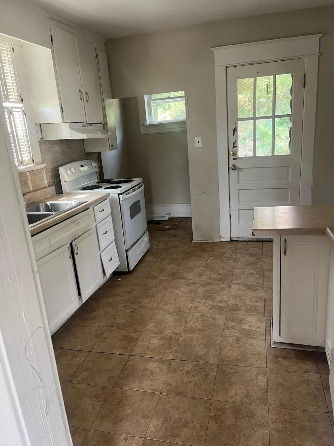 1501 Rugby BLVD NW - Photo 10