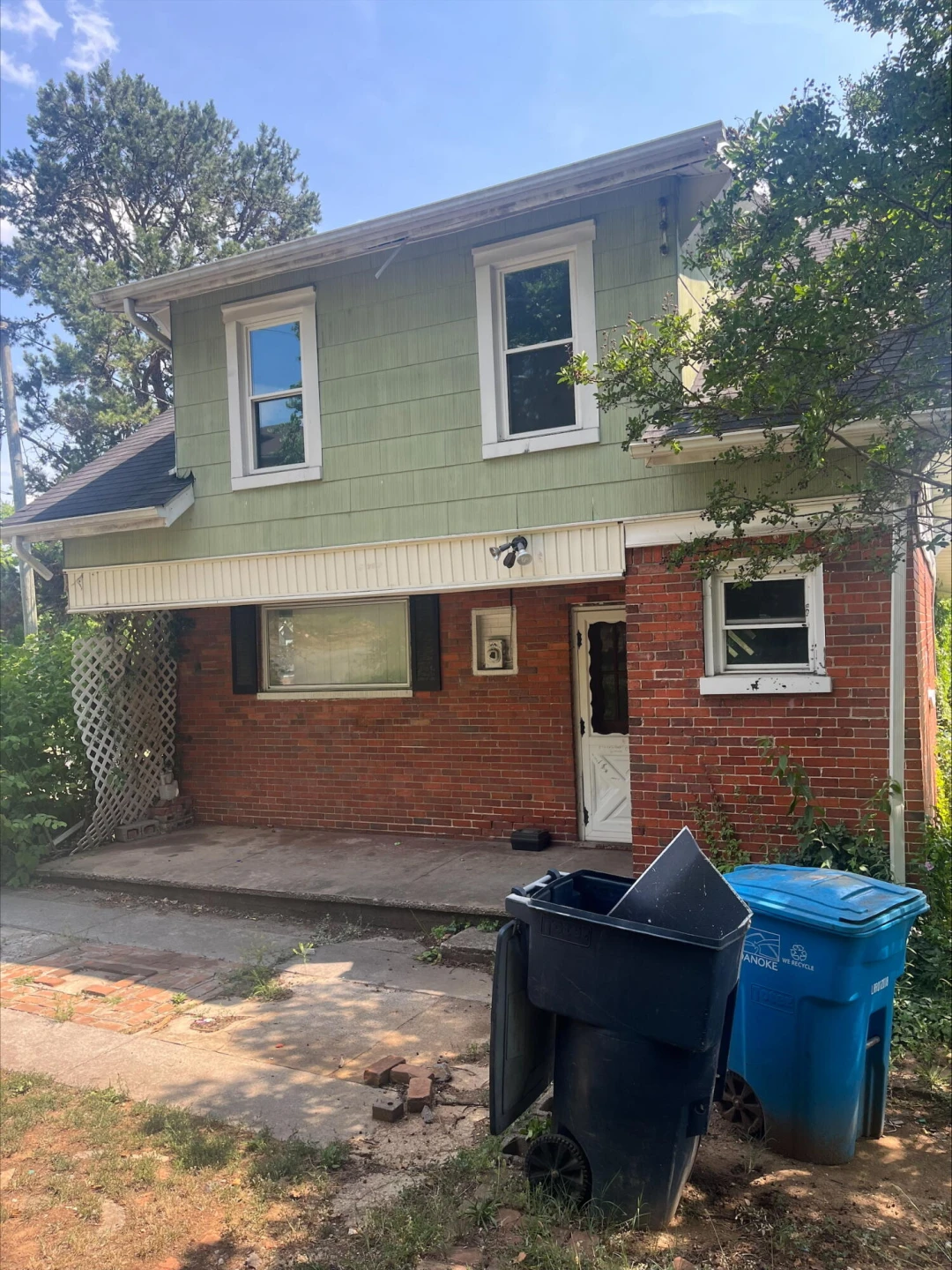 1501 Rugby BLVD NW - Photo 2