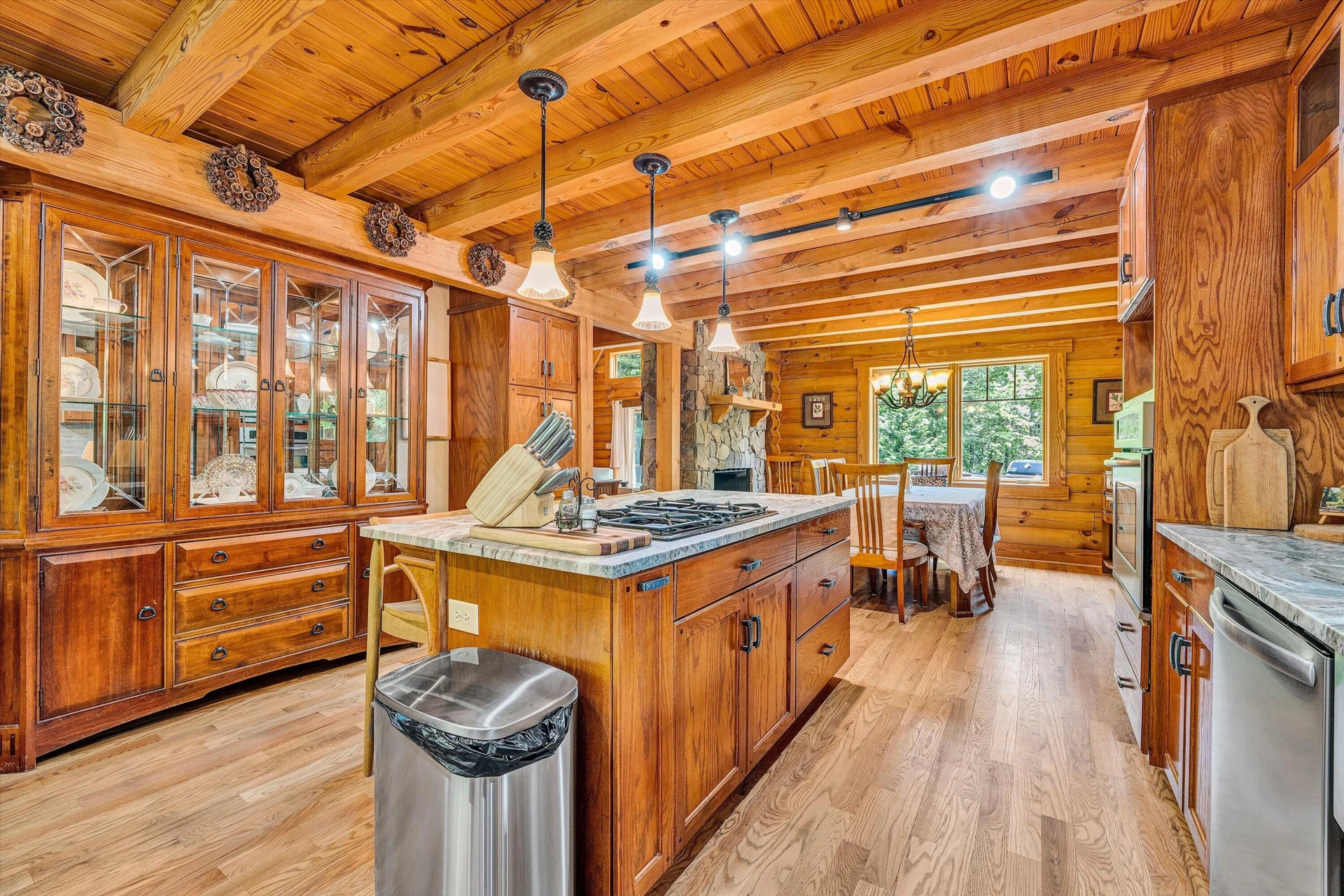 1633 SAWMILL RD - Photo 20
