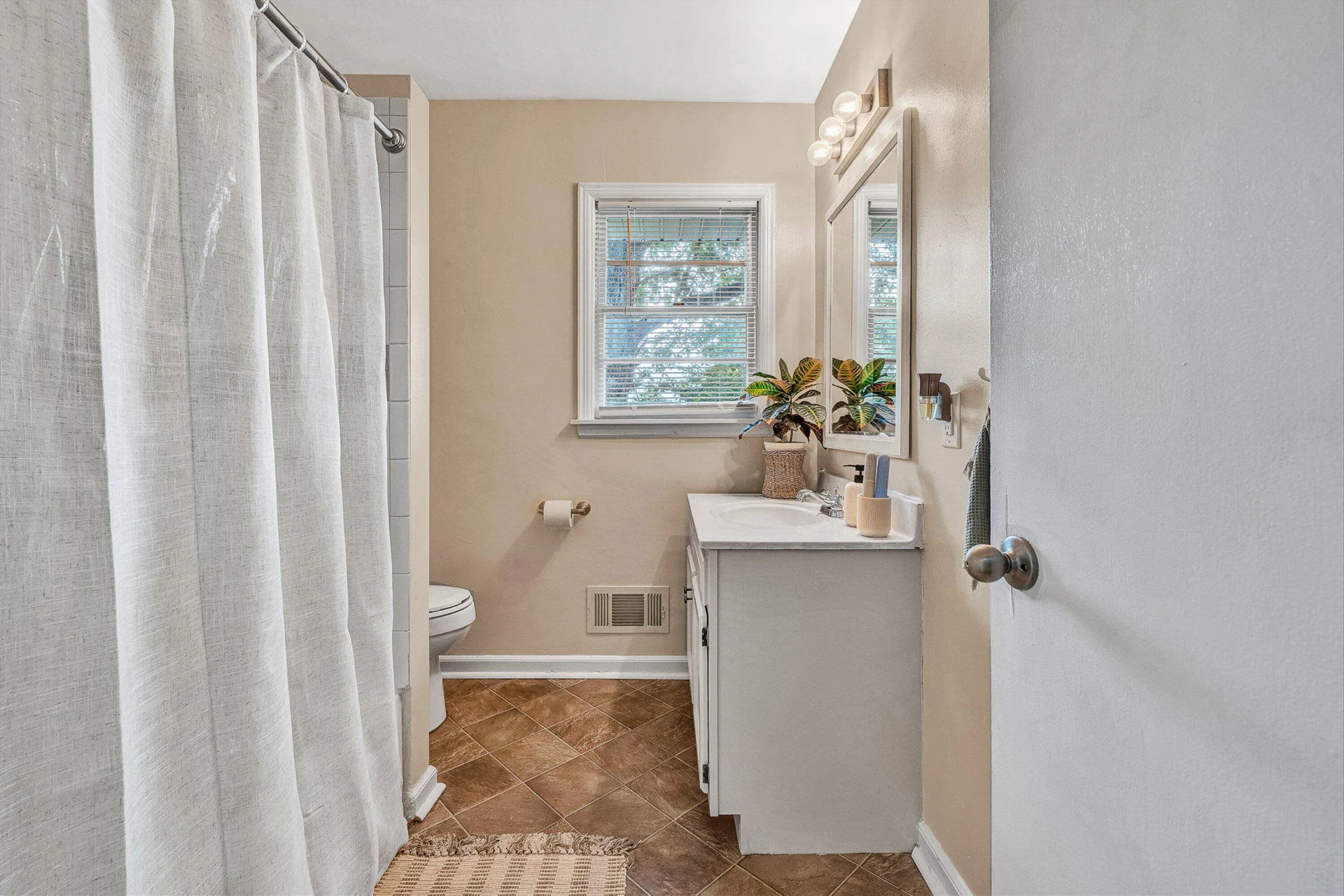 32 Hillcrest AVE NE - Photo 11