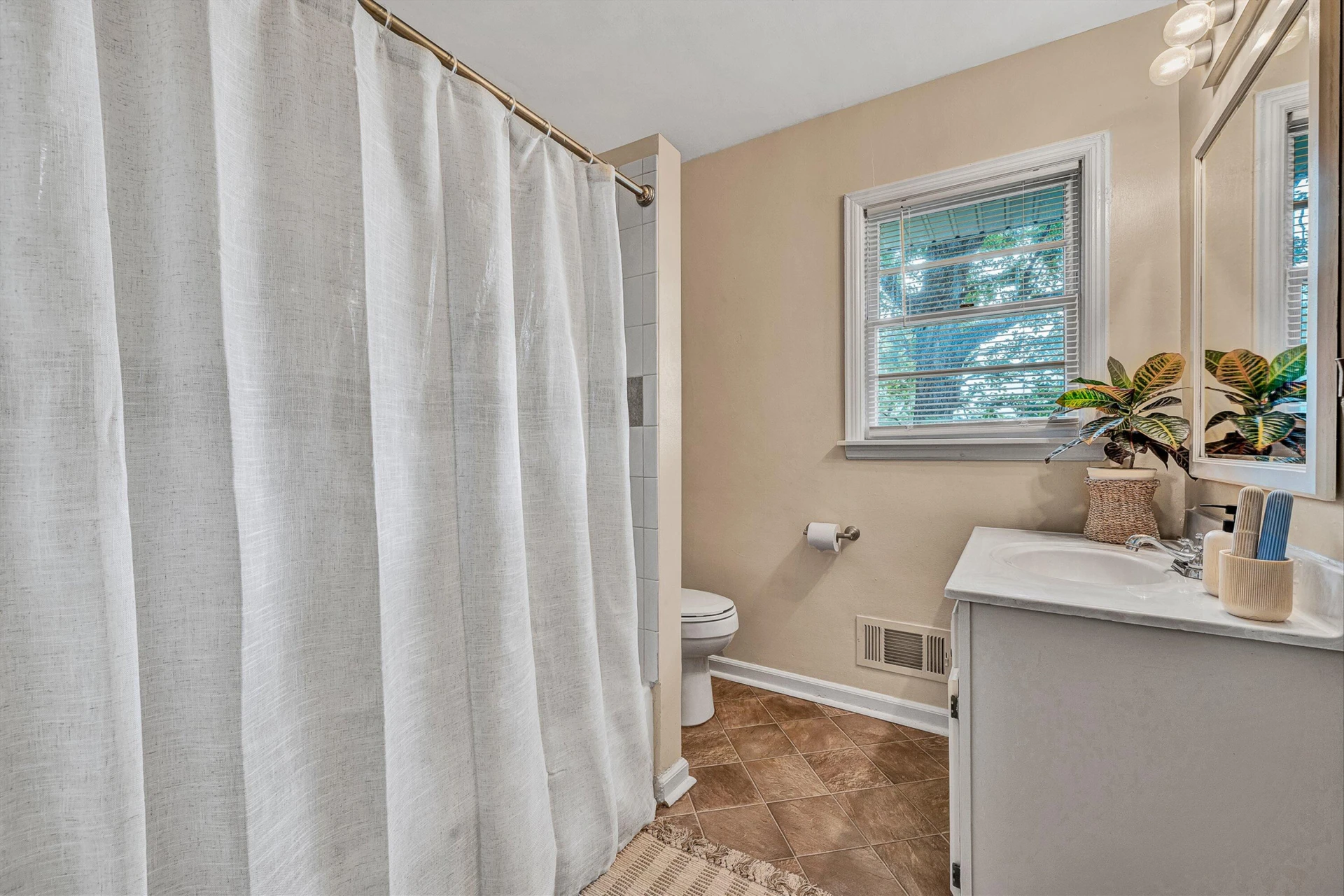 32 Hillcrest AVE NE - Photo 12