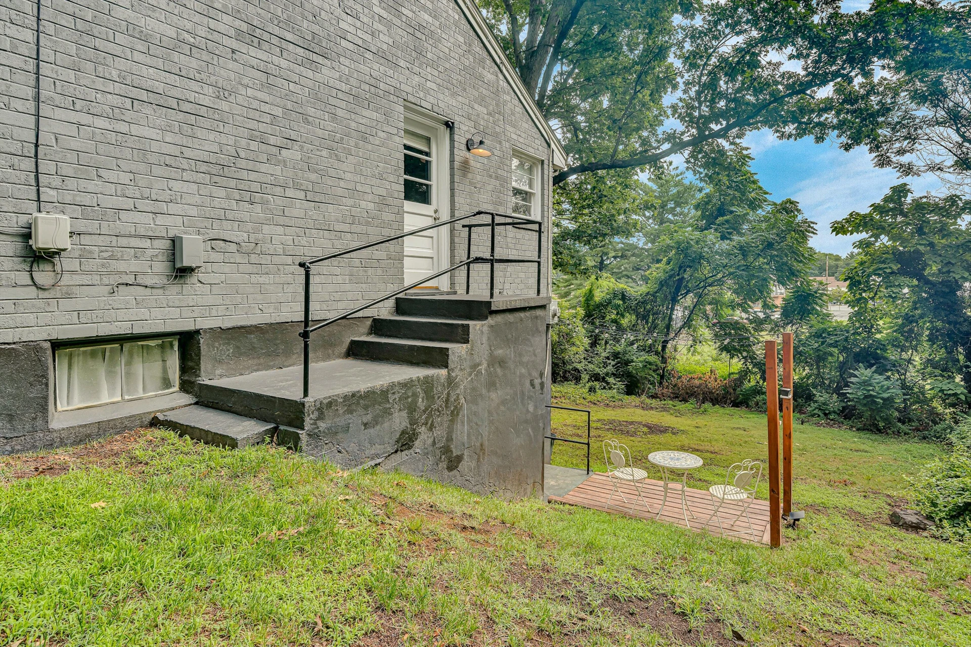 32 Hillcrest AVE NE - Photo 23