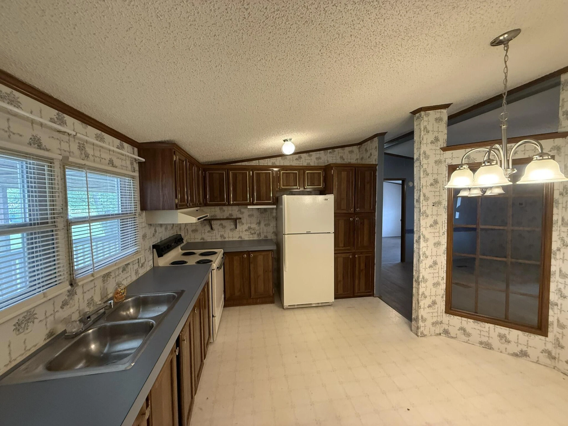 43 4th ST - Photo 16