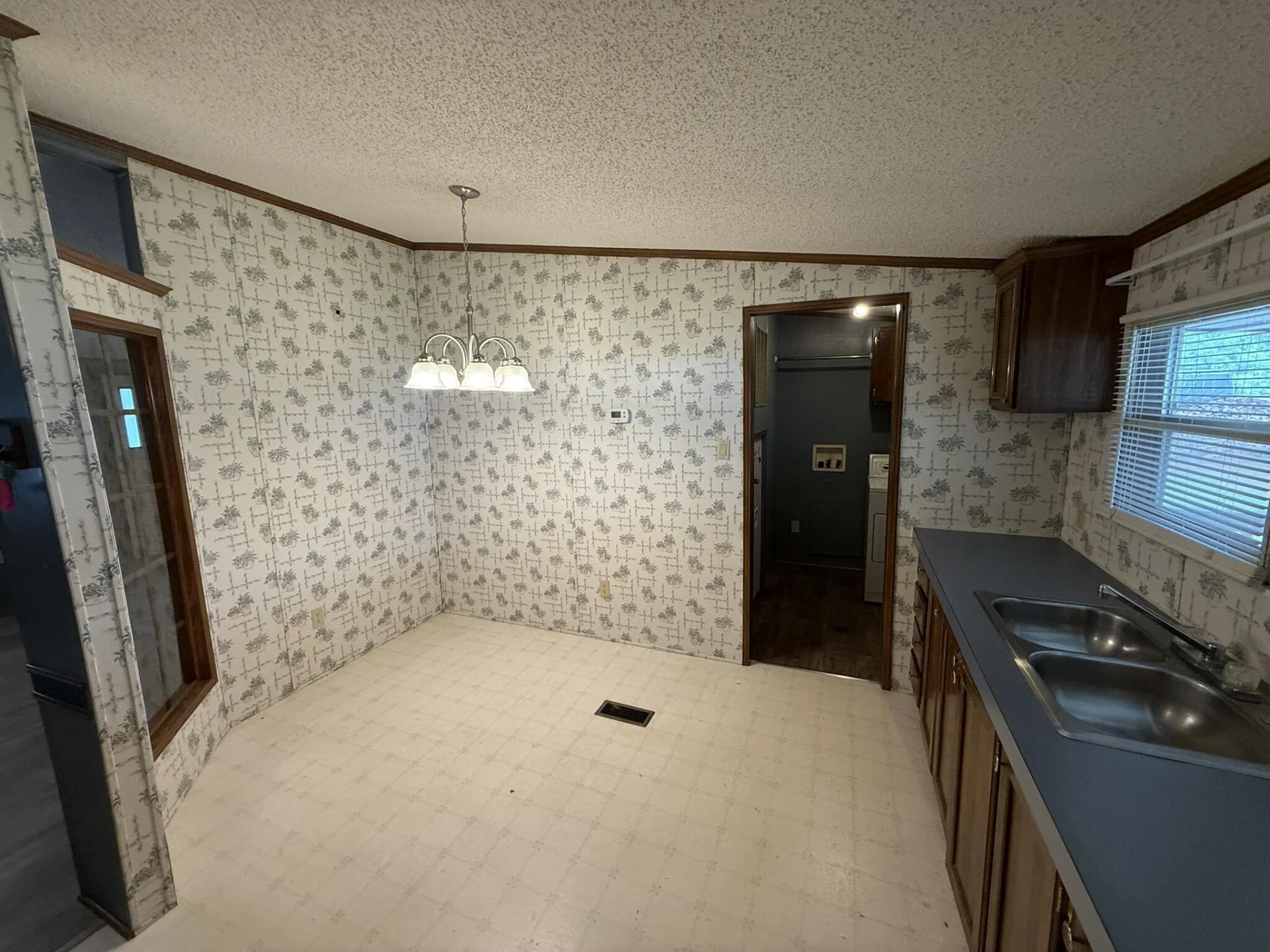 43 4th ST - Photo 17
