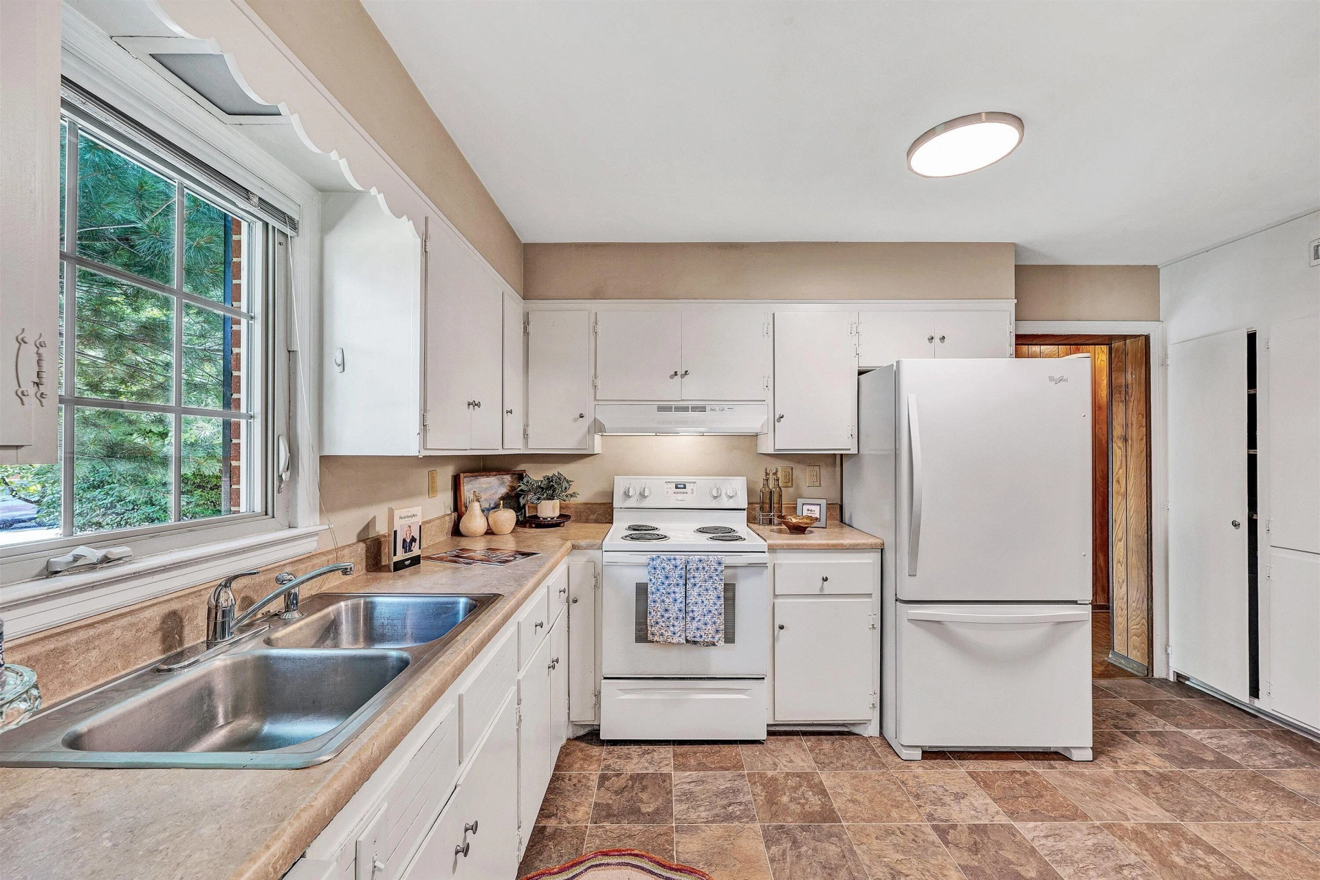 423 Highfield RD - Photo 10