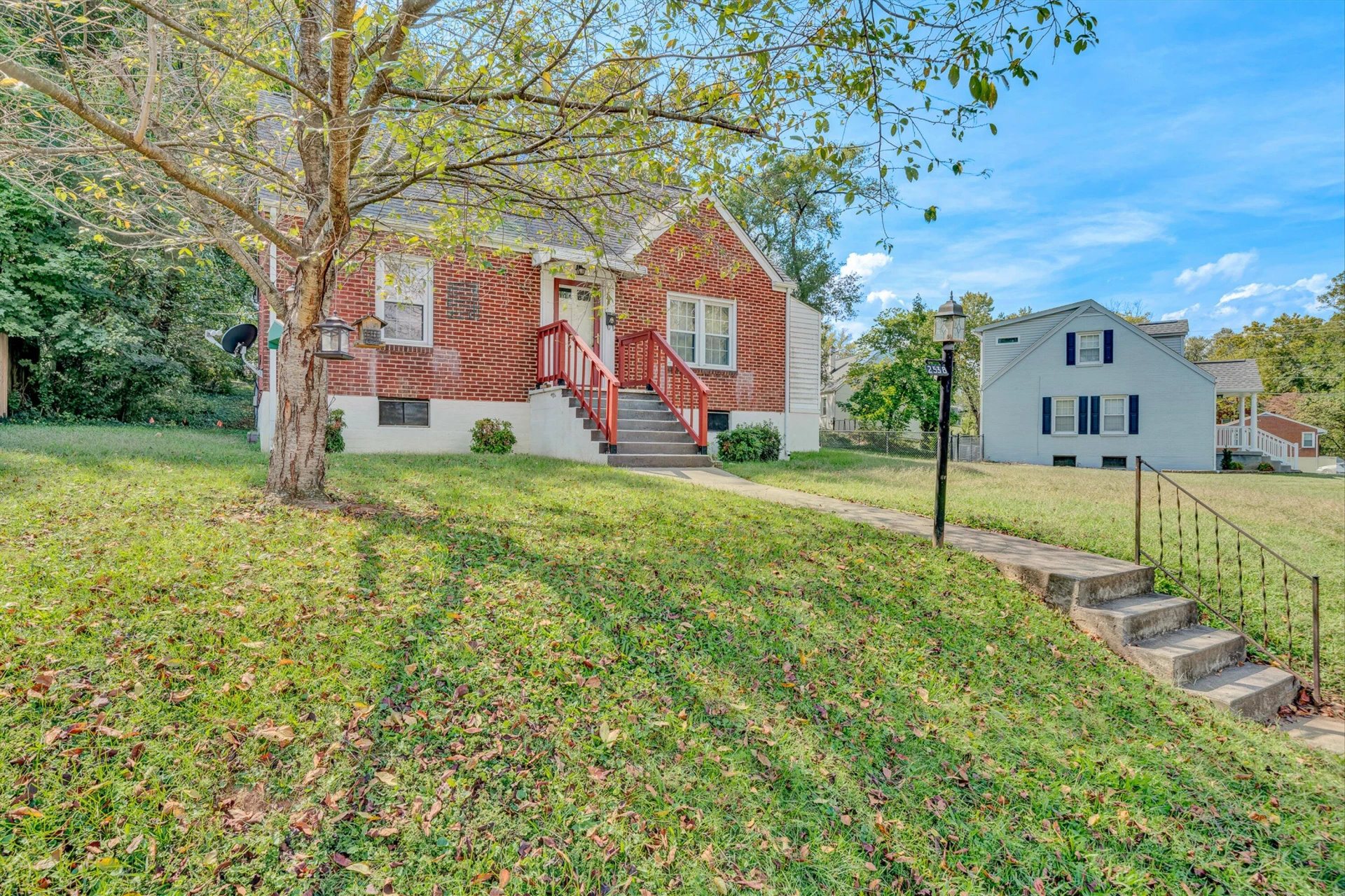 2538 Windsor AVE SW - Photo 2