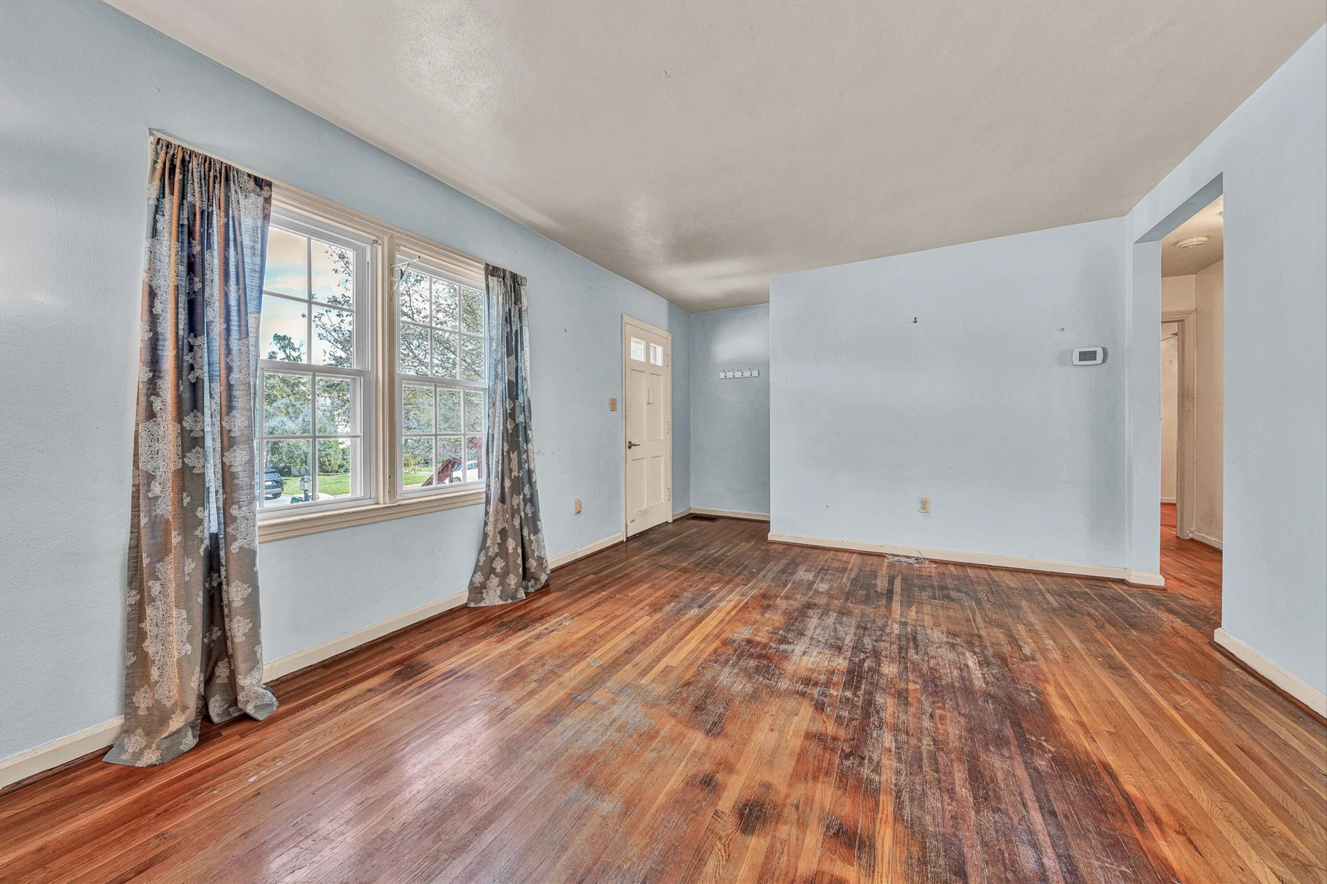 2538 Windsor AVE SW - Photo 3
