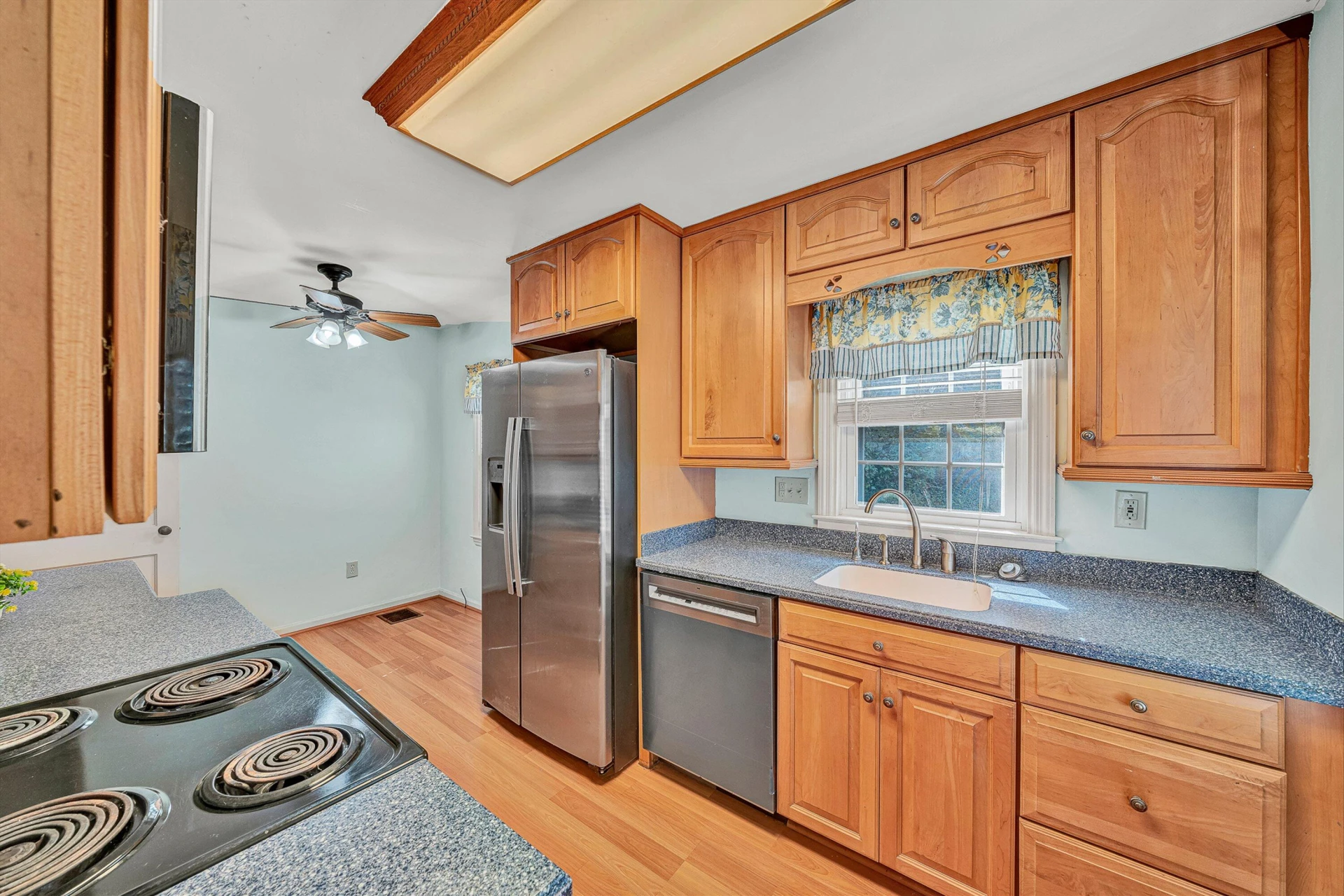 2538 Windsor AVE SW - Photo 6