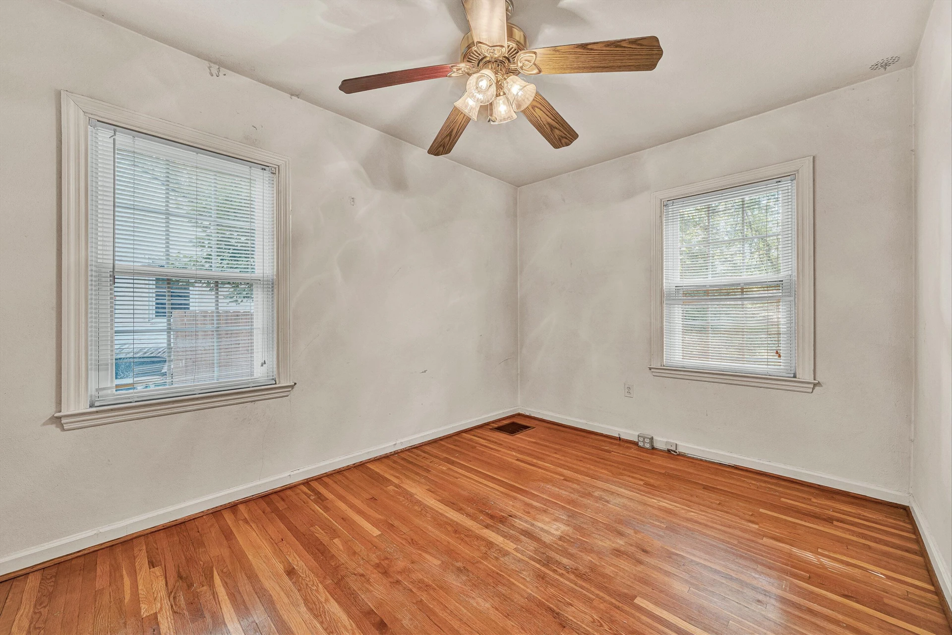 2538 Windsor AVE SW - Photo 12