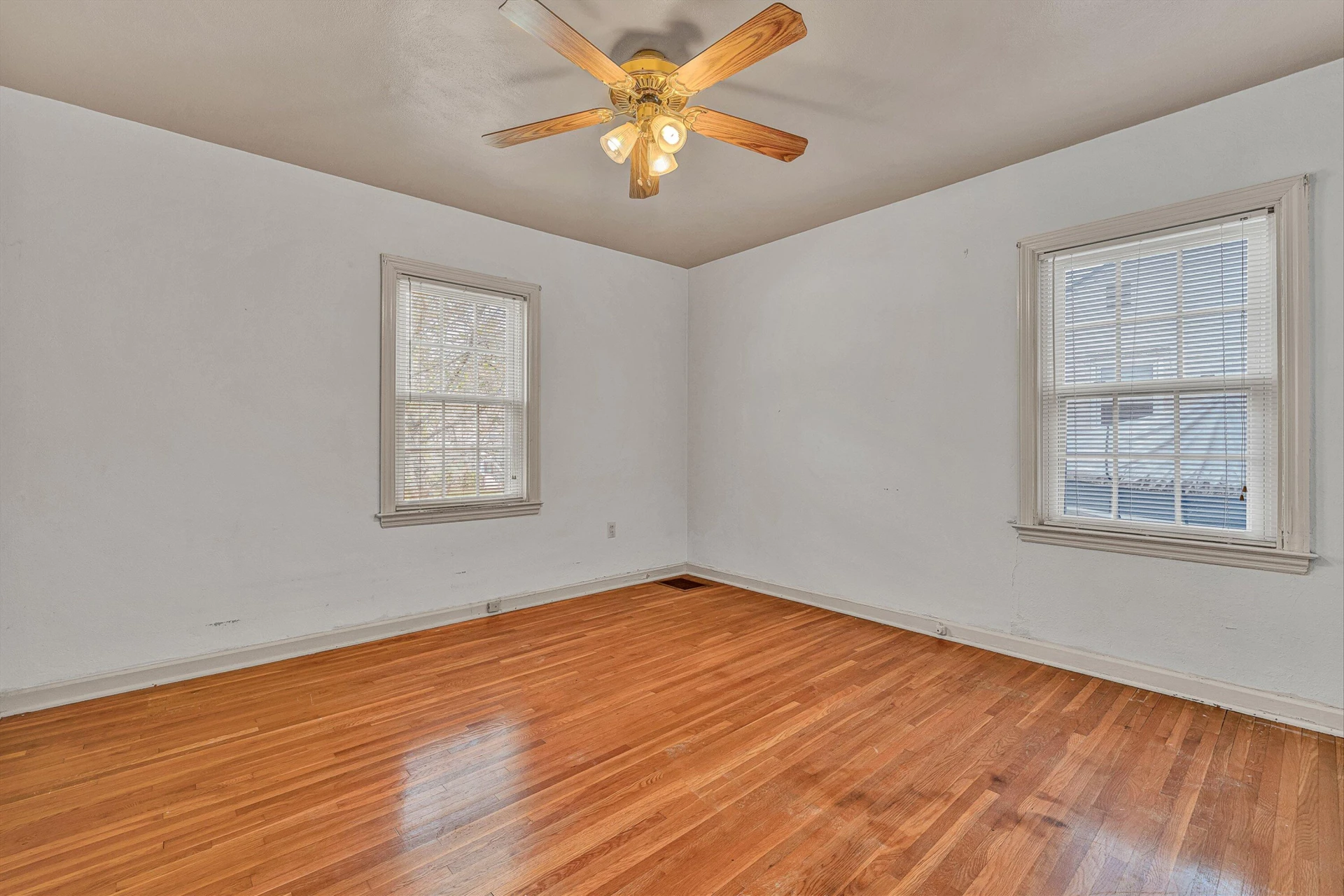 2538 Windsor AVE SW - Photo 13