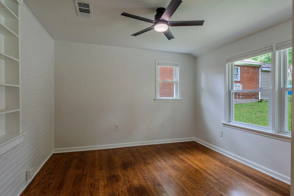 521 Riverland RD SE - Photo 10