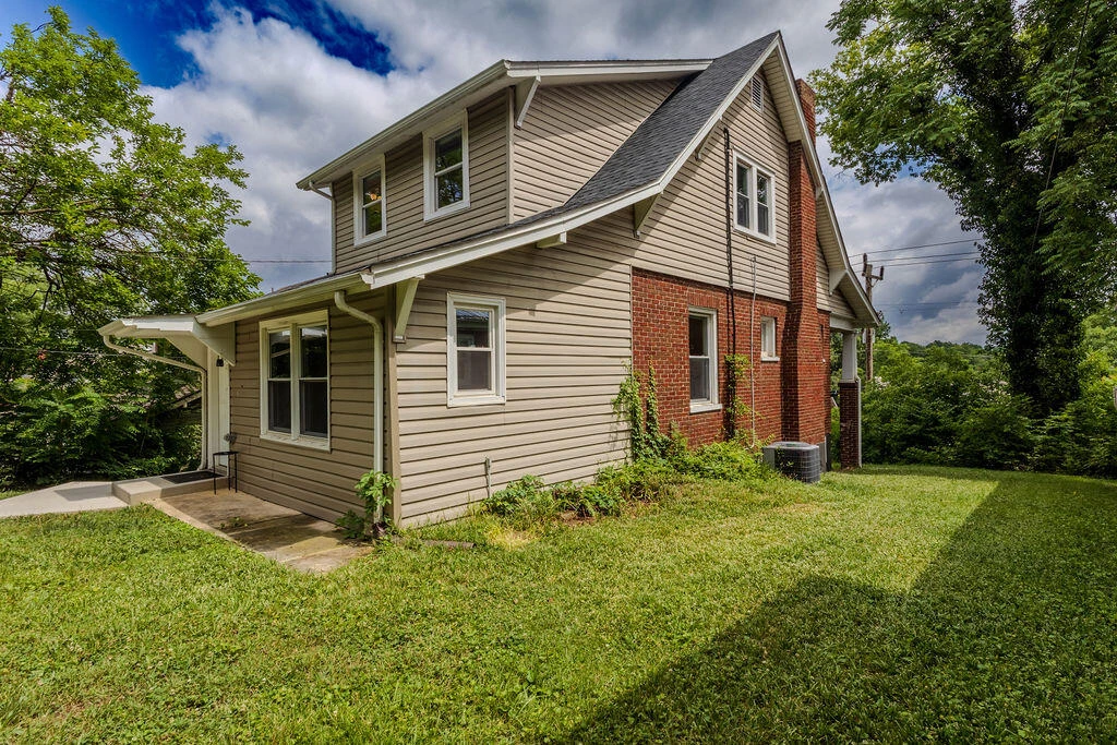 521 Riverland RD SE - Photo 5