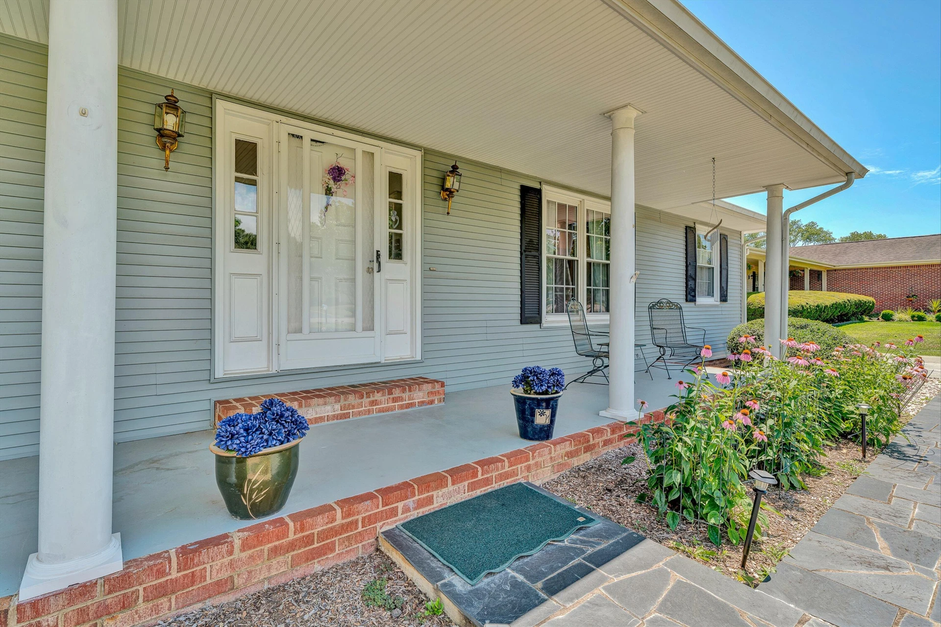 6437 Ridgeview DR - Photo 2