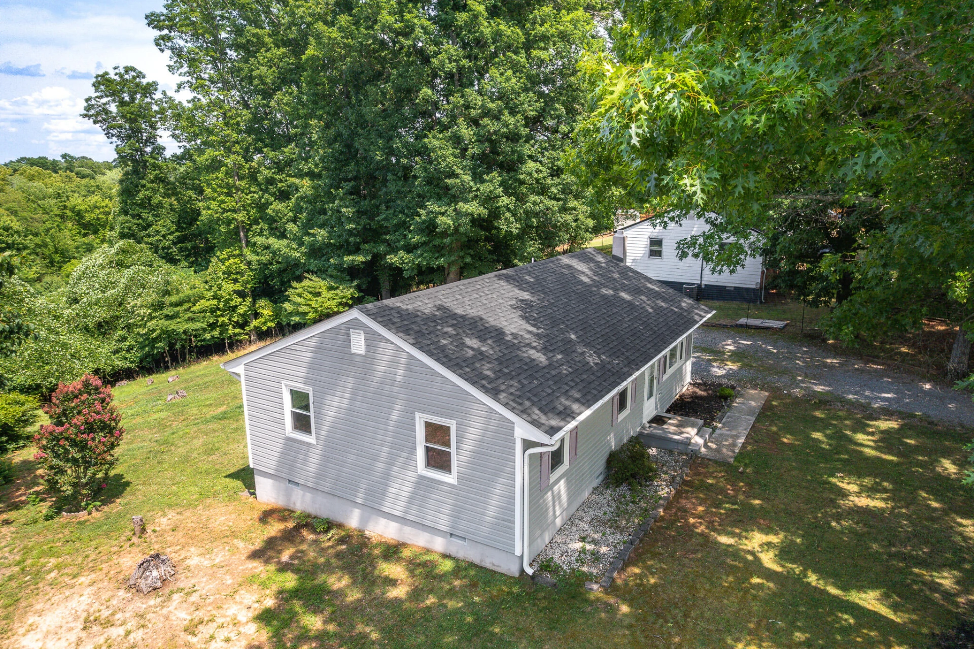 2145 McGhee ST - Photo 5