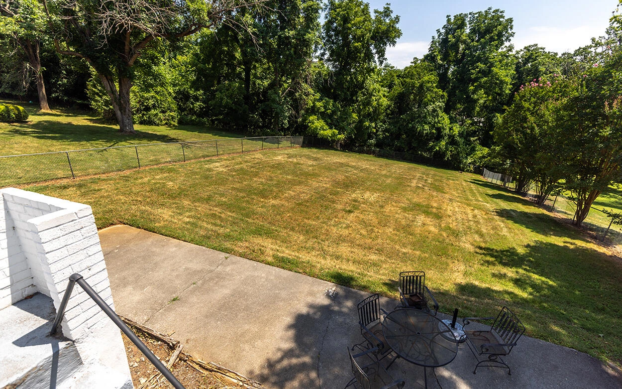 502 N Market ST - Photo 28